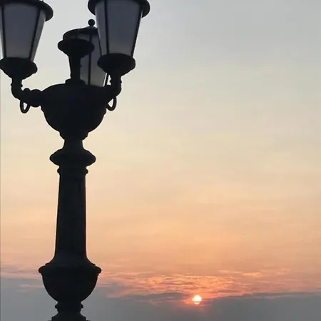 Alex Comfort House Бари