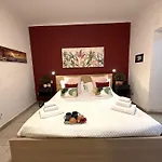 Alex Comfort House * 巴里