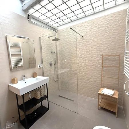 Alex Comfort House Bari