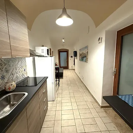 Alex Comfort House * Bari