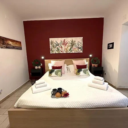 Alex Comfort House * Bari