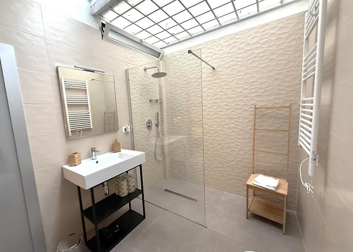 Alex Comfort House Bari